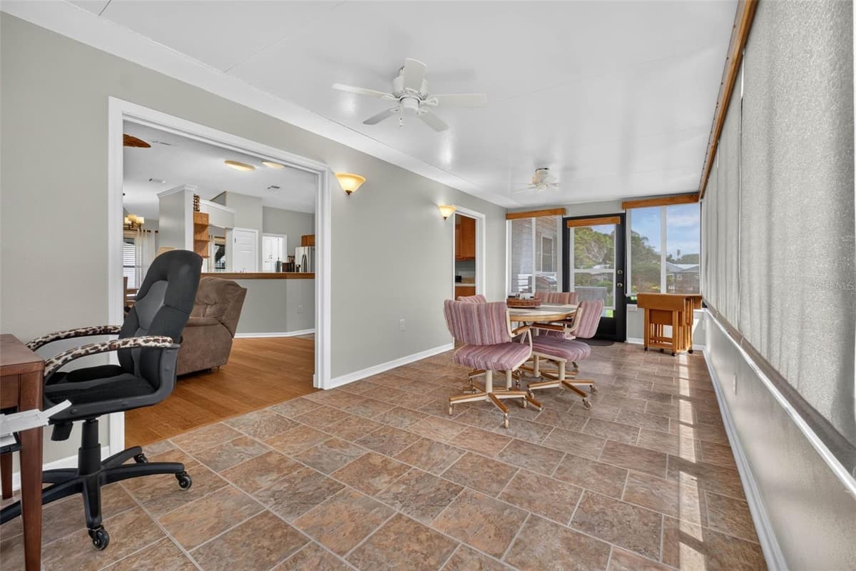 6031 SANDERLING DRIVE — photo 31 of 59