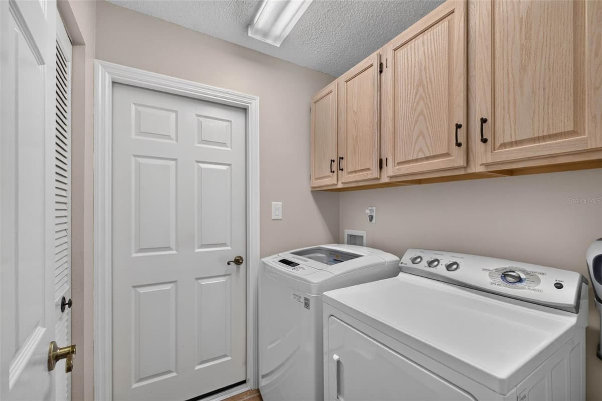 6031 SANDERLING DRIVE — photo 33 of 59