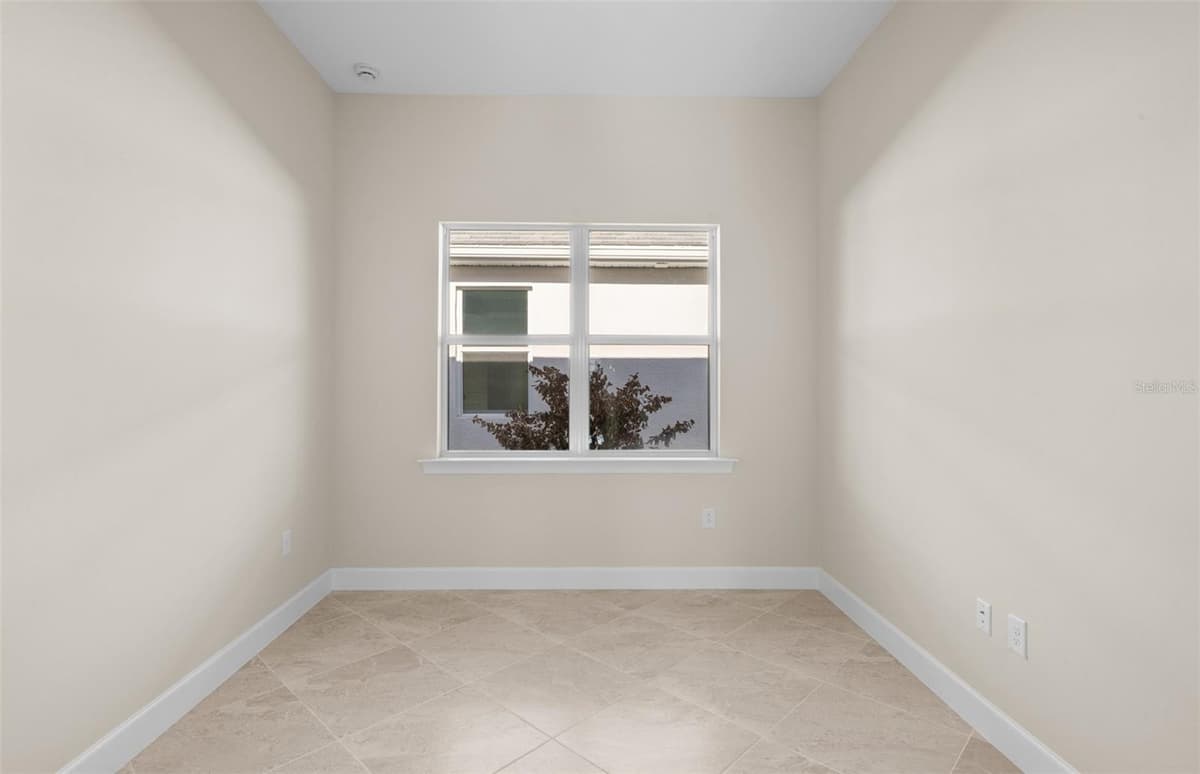 7621 FULHAM AVENUE — photo 12 of 37