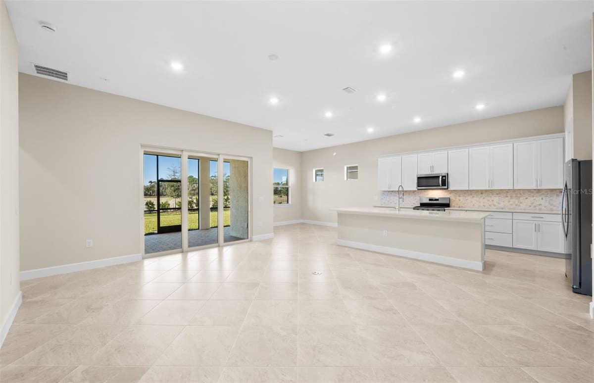7621 FULHAM AVENUE — photo 14 of 37