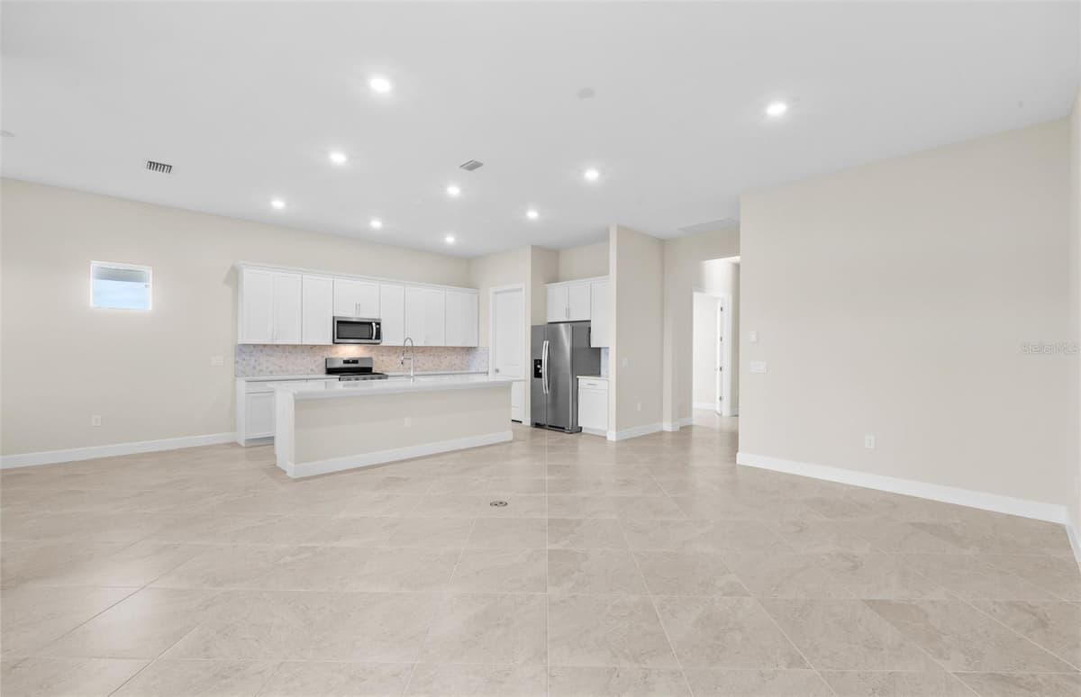 7621 FULHAM AVENUE — photo 15 of 37