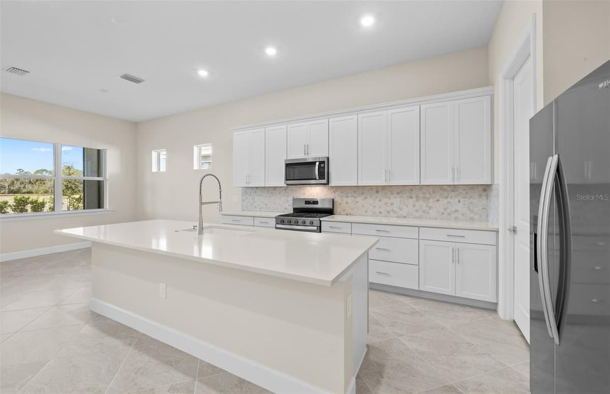 7621 FULHAM AVENUE — photo 20 of 37