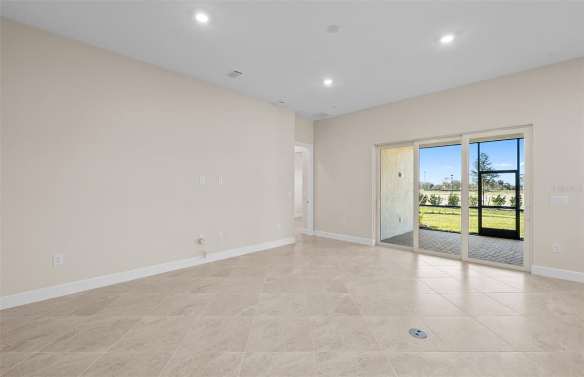 7621 FULHAM AVENUE — photo 18 of 37