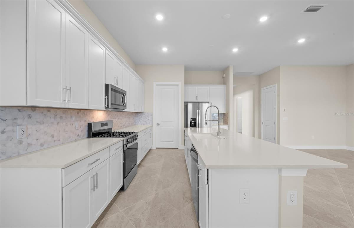 7621 FULHAM AVENUE — photo 23 of 37