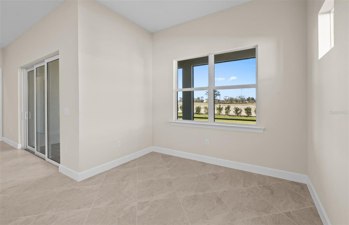 7621 FULHAM AVENUE — photo 10 of 37