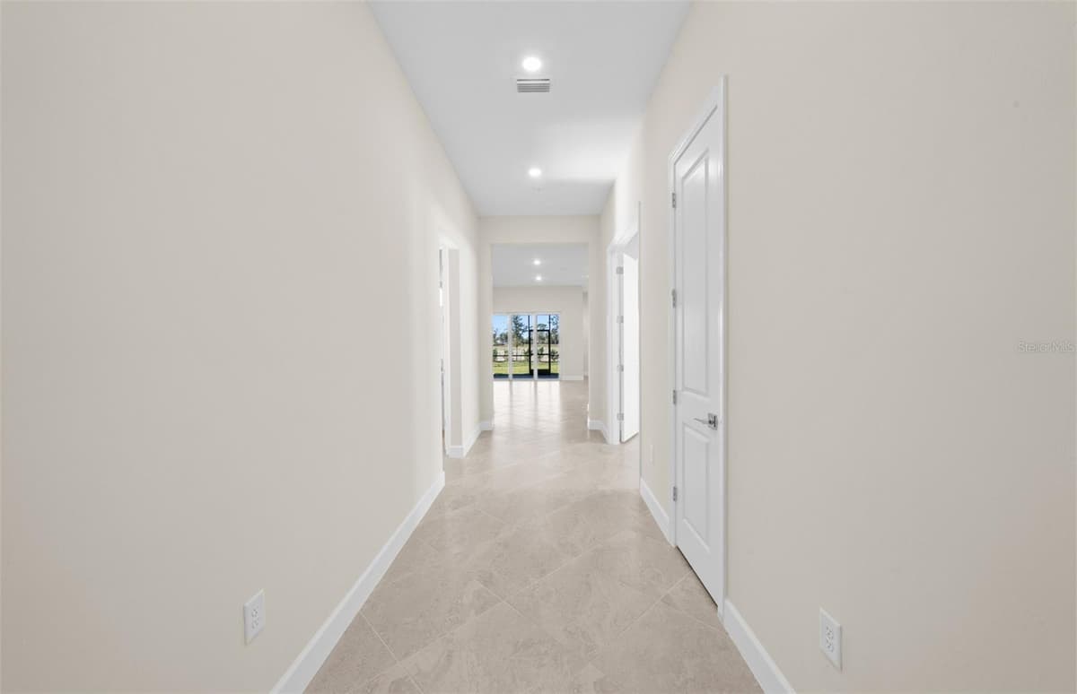 7621 FULHAM AVENUE — photo 13 of 37