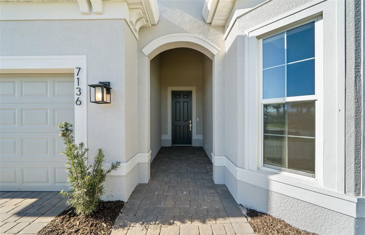 7621 FULHAM AVENUE — photo 4 of 37