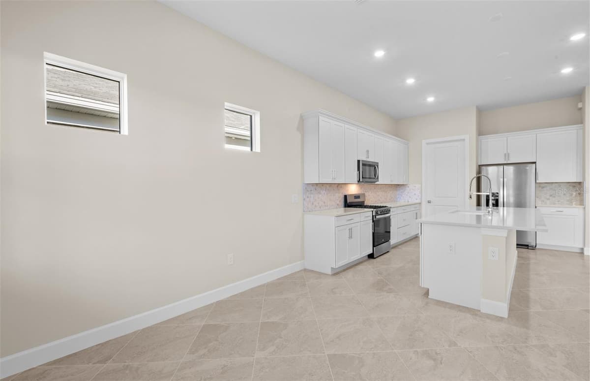 7621 FULHAM AVENUE — photo 16 of 37
