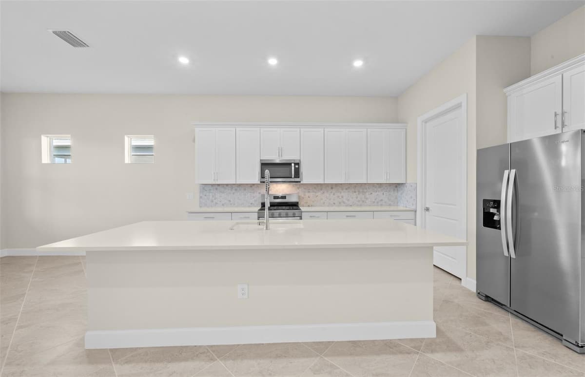7621 FULHAM AVENUE — photo 21 of 37