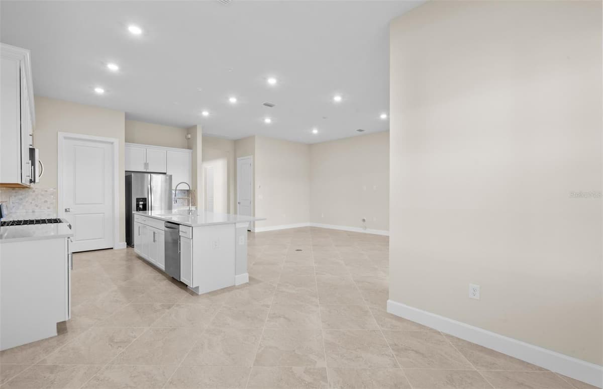 7621 FULHAM AVENUE — photo 17 of 37