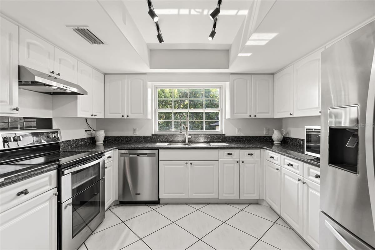 2080 GOLDWATER COURT — photo 9 of 40