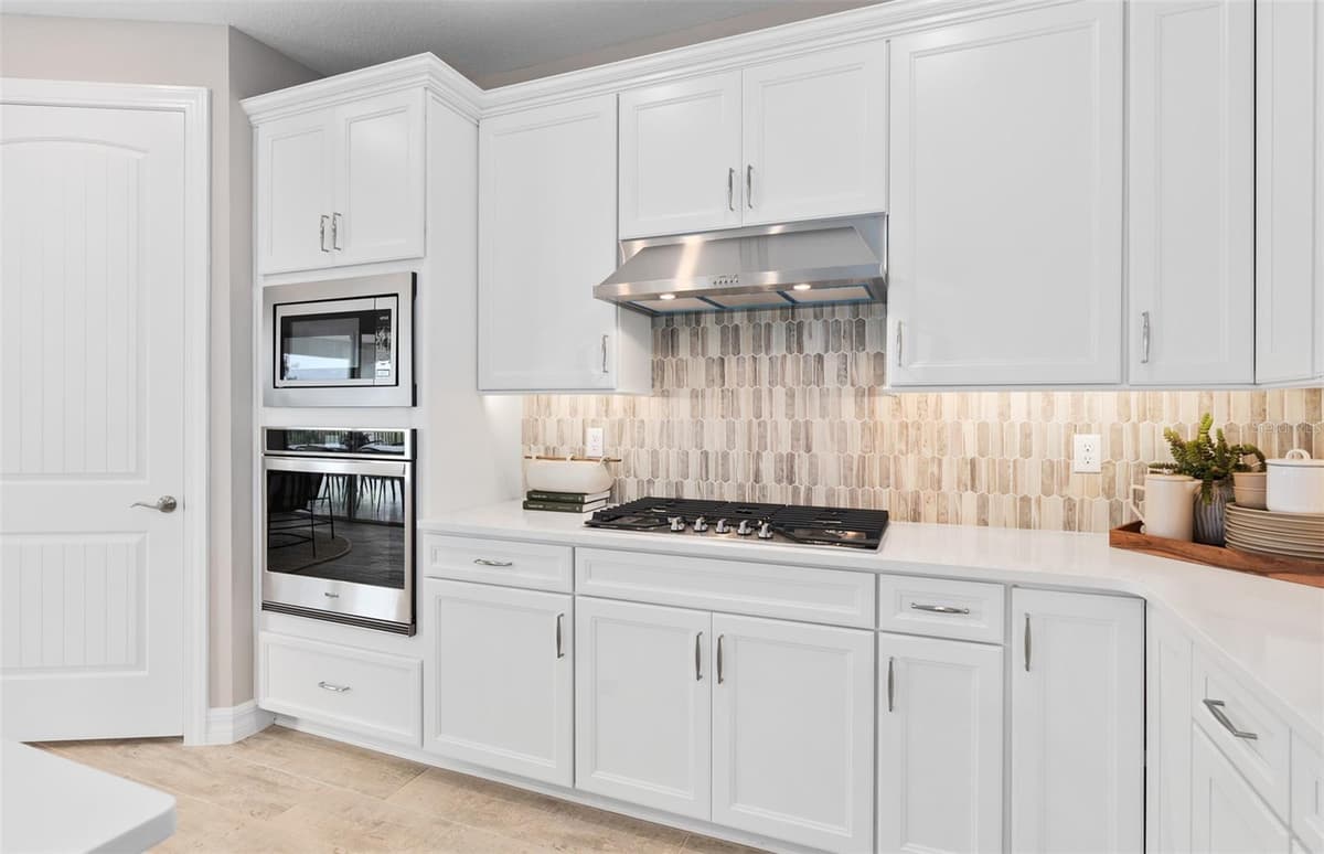 5095 TWIN LAKES BOULEVARD — photo 6 of 23