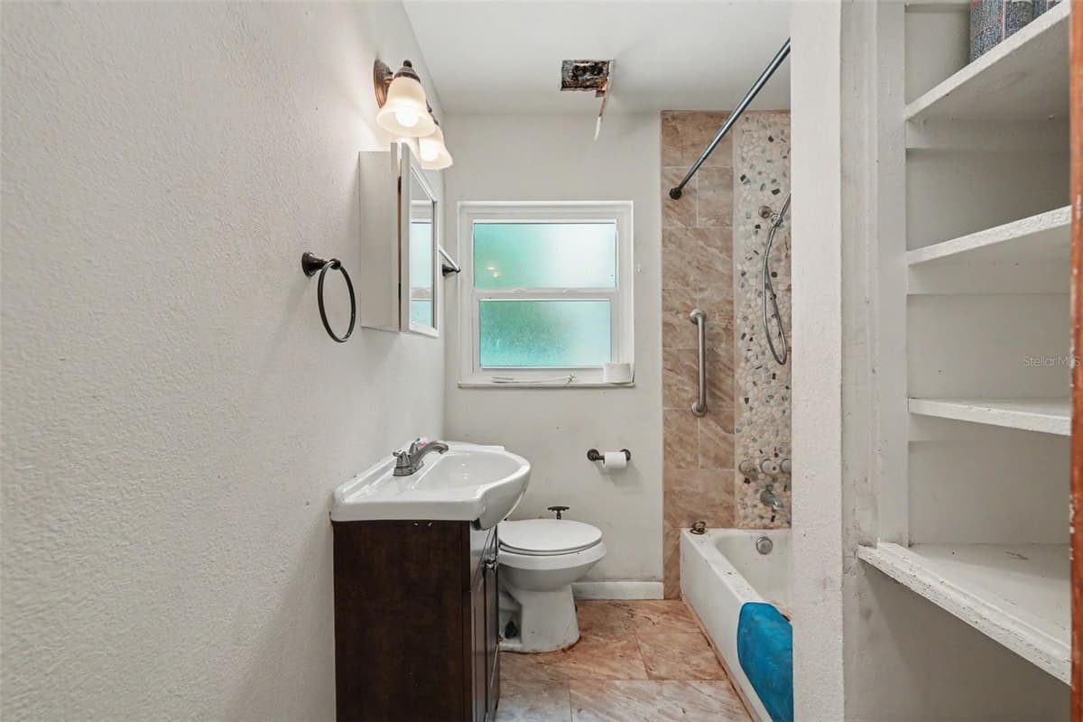 308 ALTHEA AVENUE — photo 12 of 23