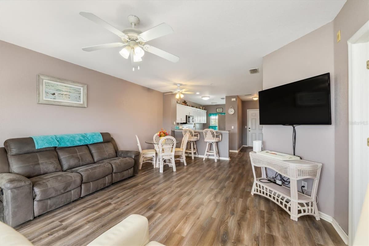 19385 WATER OAK DRIVE — photo 9 of 55