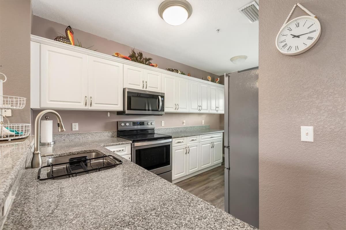 19385 WATER OAK DRIVE — photo 12 of 55