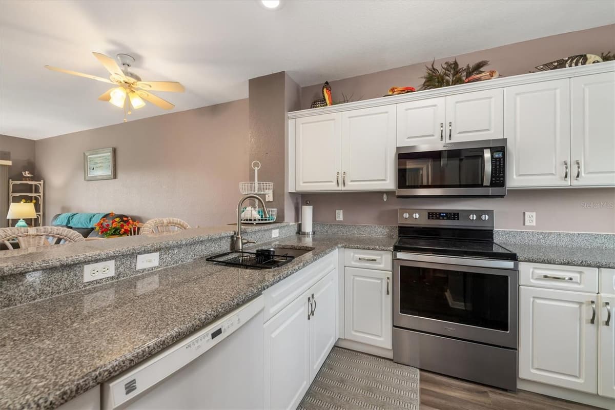19385 WATER OAK DRIVE — photo 13 of 55