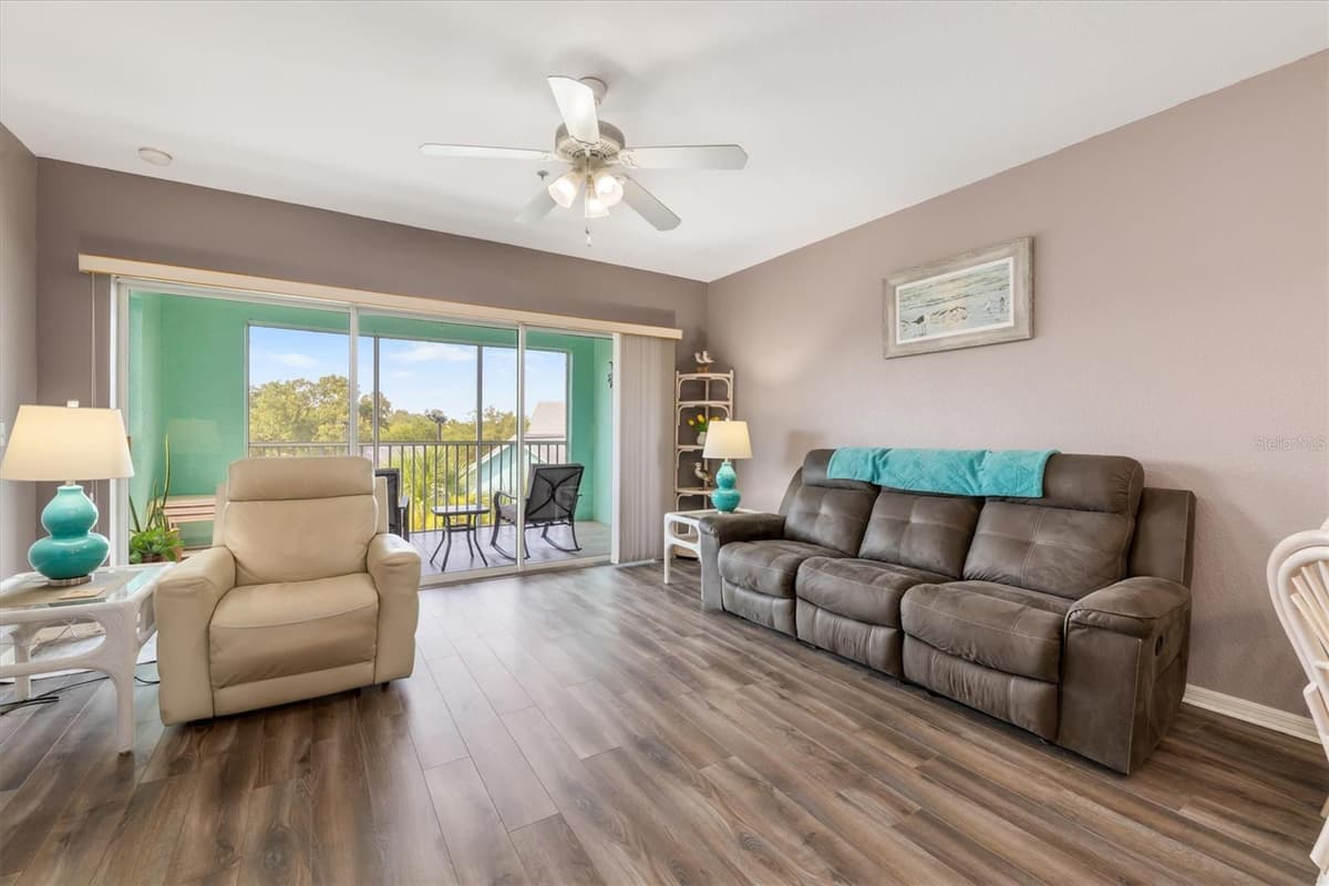 19385 WATER OAK DRIVE — photo 6 of 55
