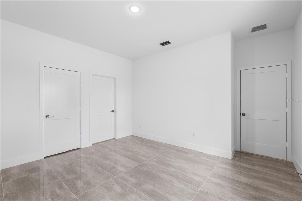 1142 DUTCHESS STREET — photo 16 of 51