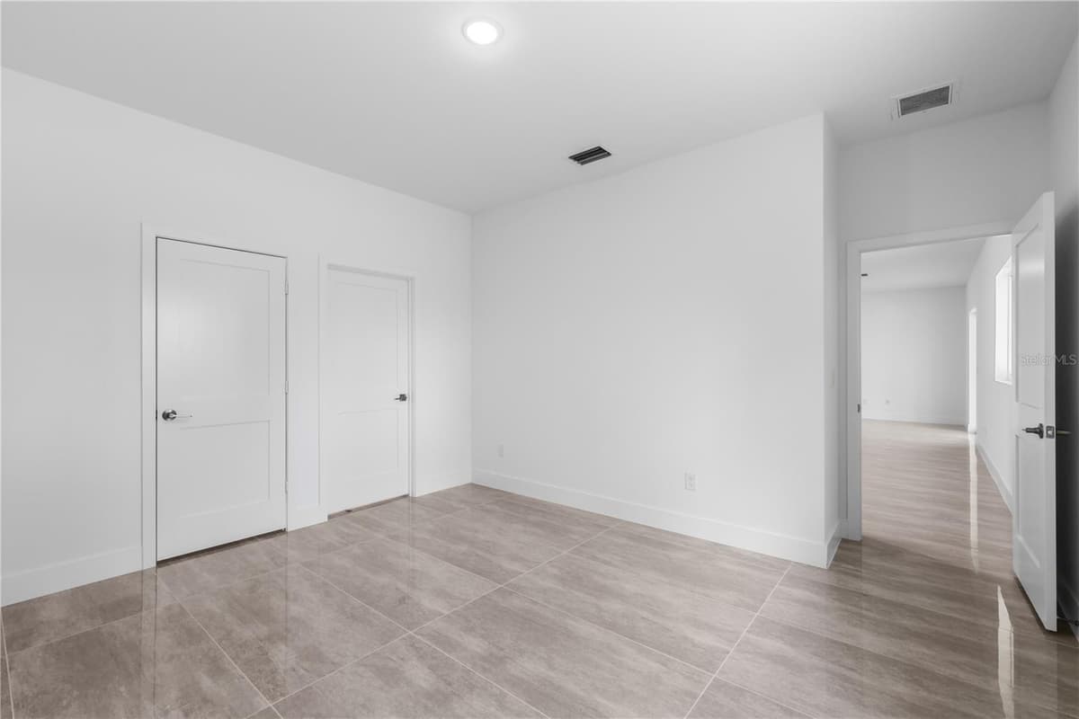 1142 DUTCHESS STREET — photo 17 of 51