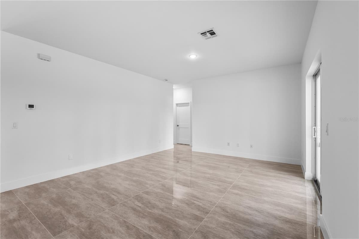 1142 DUTCHESS STREET — photo 14 of 51