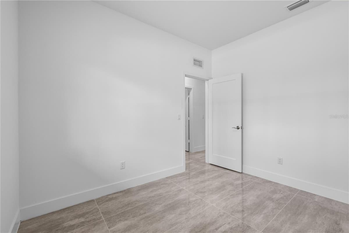 1142 DUTCHESS STREET — photo 31 of 51