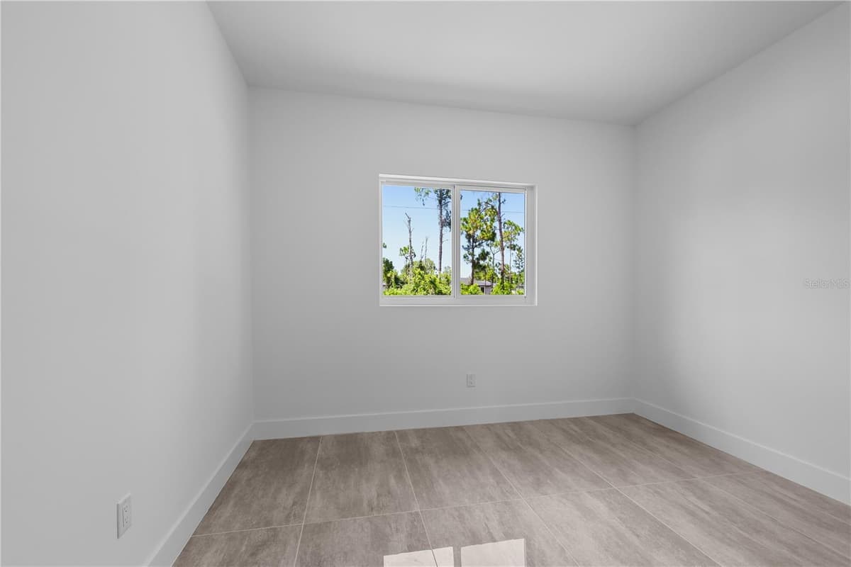 1142 DUTCHESS STREET — photo 38 of 51