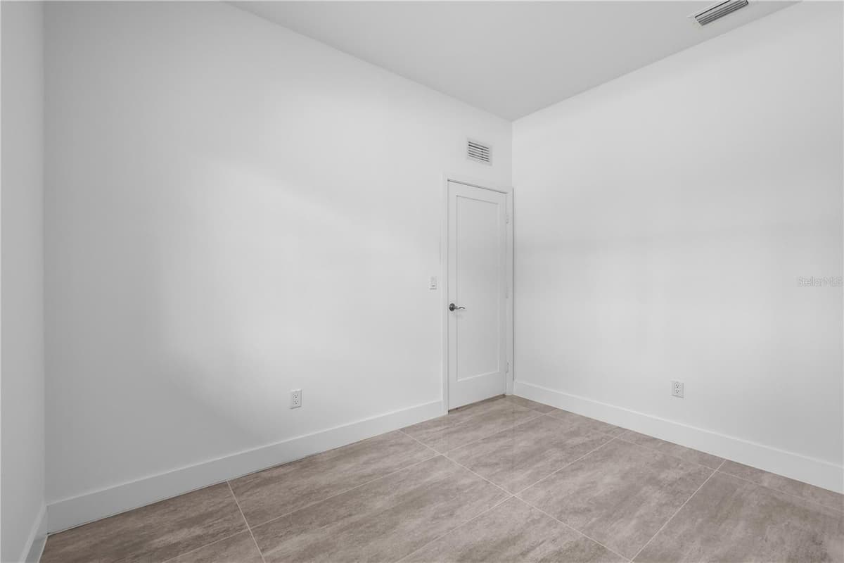 1142 DUTCHESS STREET — photo 30 of 51