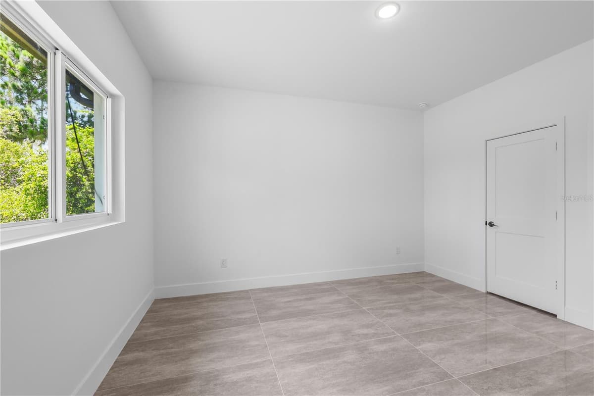 1142 DUTCHESS STREET — photo 28 of 51