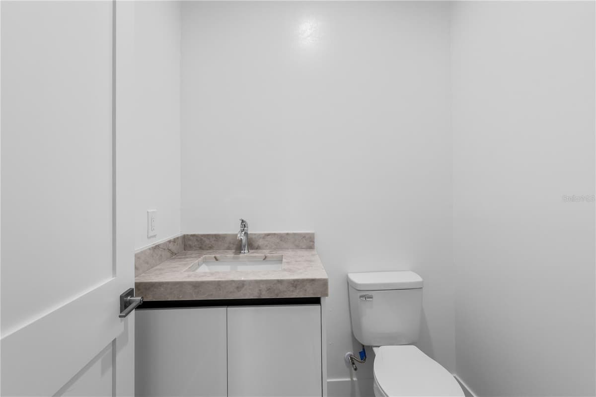 1142 DUTCHESS STREET — photo 15 of 51