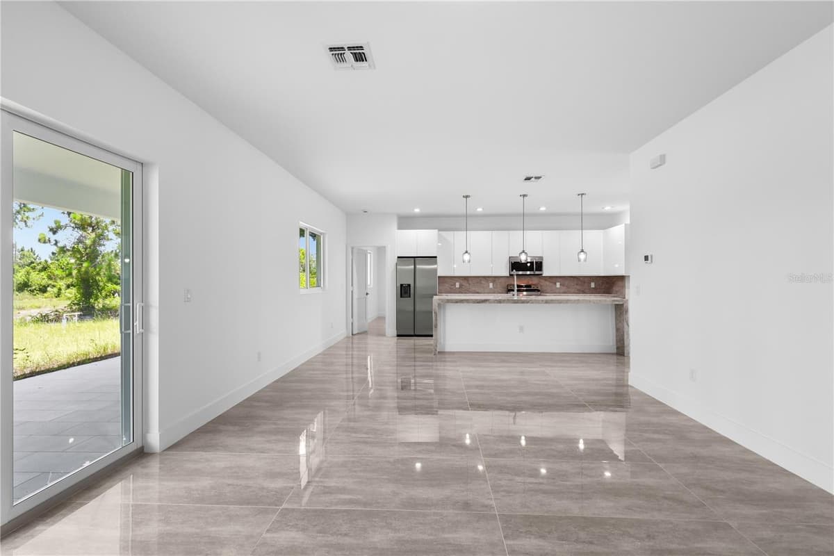 1142 DUTCHESS STREET — photo 12 of 51