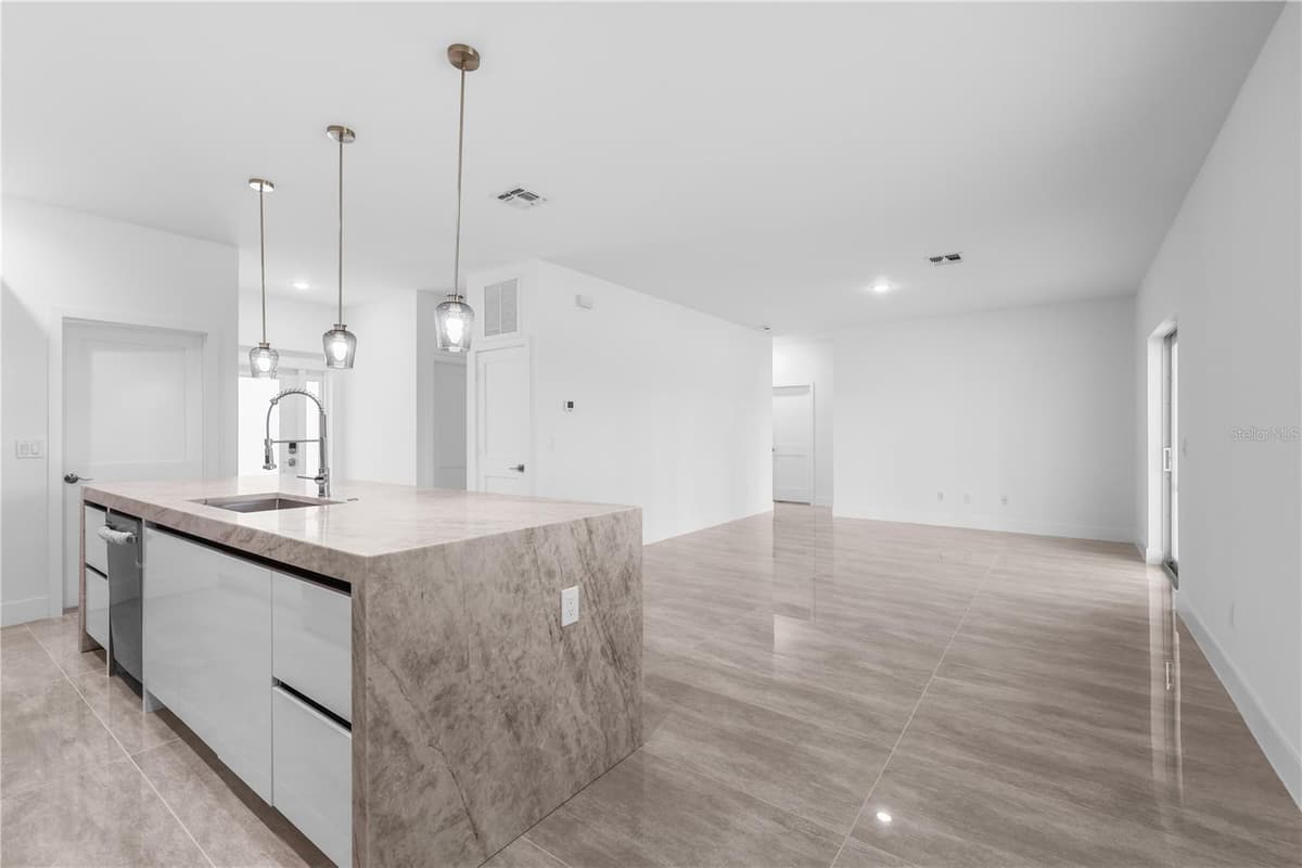 1142 DUTCHESS STREET — photo 11 of 51