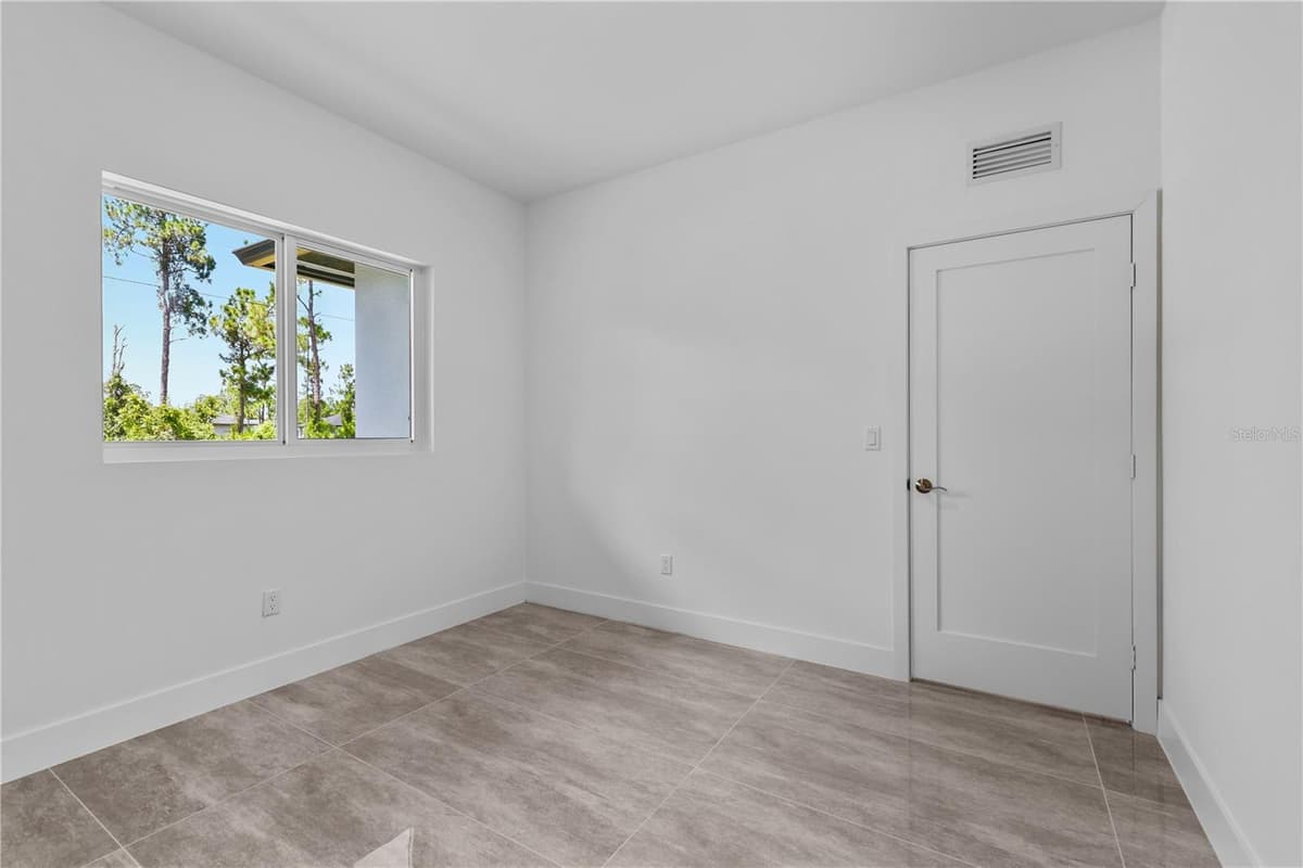 1142 DUTCHESS STREET — photo 36 of 51