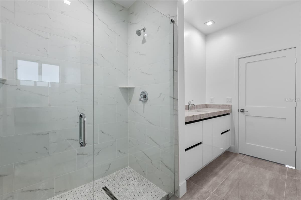 1142 DUTCHESS STREET — photo 23 of 51