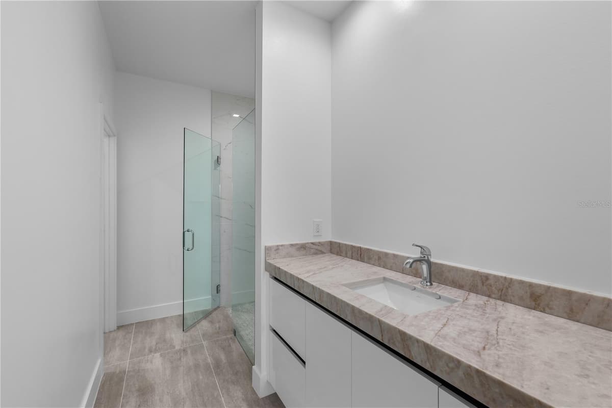 1142 DUTCHESS STREET — photo 24 of 51