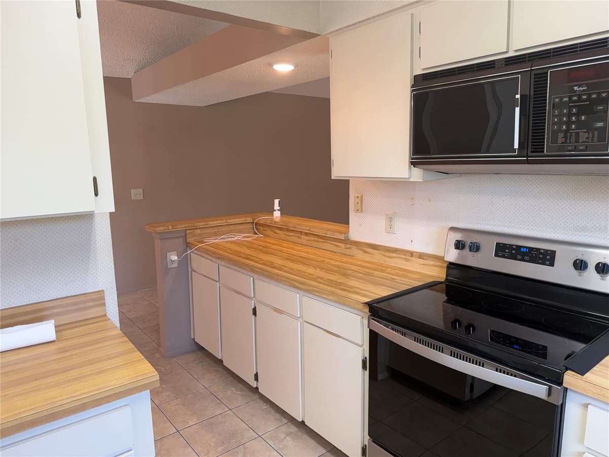 7131 HOLLOWELL DRIVE — photo 8 of 20