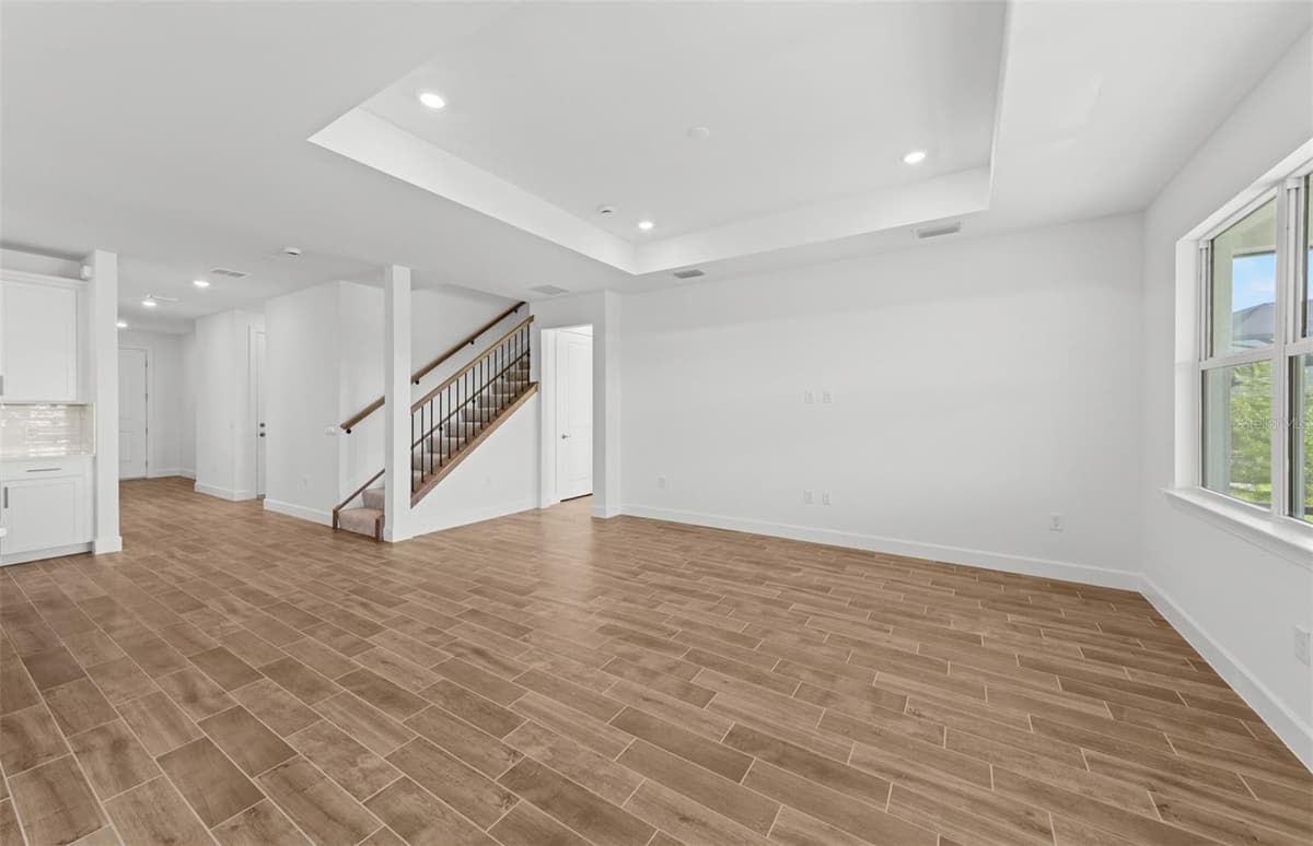 7617 FULHAM AVENUE — photo 20 of 44