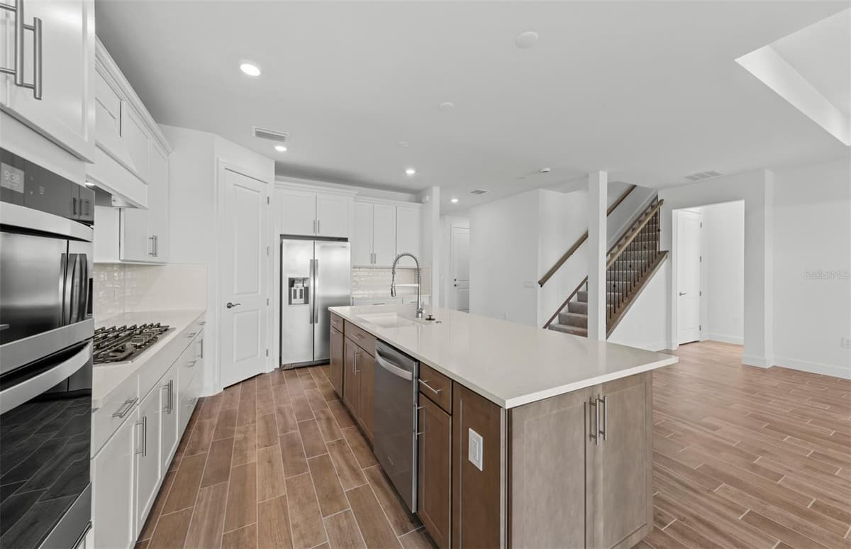 7617 FULHAM AVENUE — photo 16 of 44