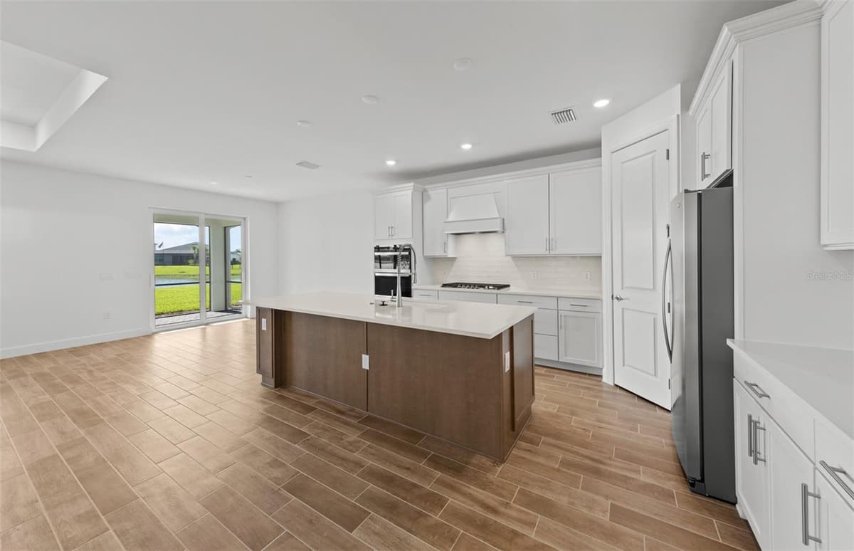 7617 FULHAM AVENUE — photo 14 of 44