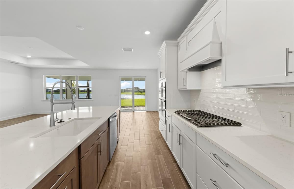 7617 FULHAM AVENUE — photo 15 of 44