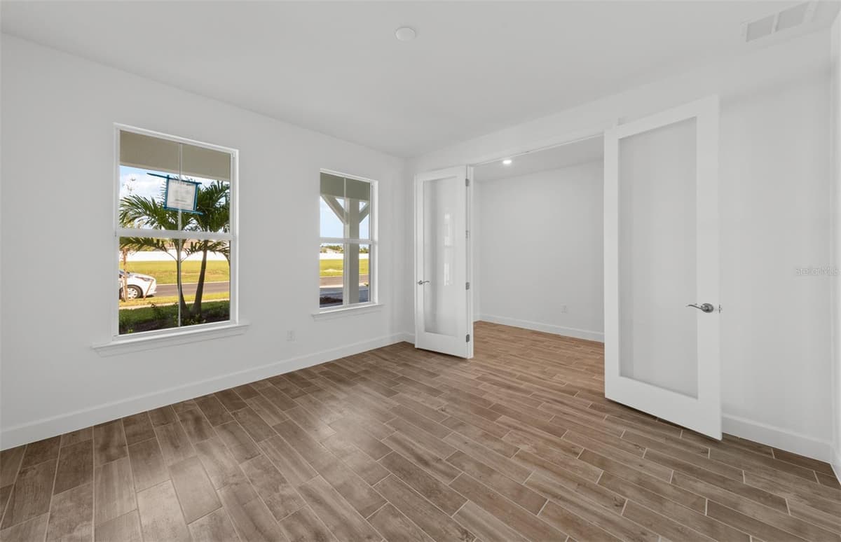 7617 FULHAM AVENUE — photo 11 of 44
