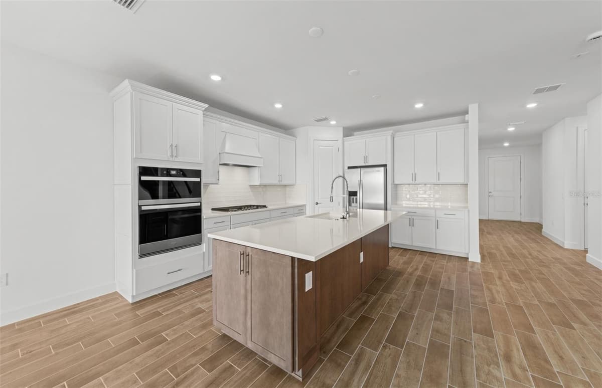 7617 FULHAM AVENUE — photo 18 of 44