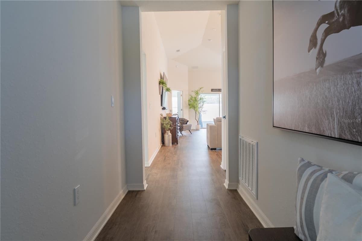909 MONTGOMERY LANE — photo 2 of 30