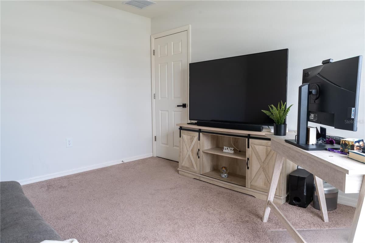 909 MONTGOMERY LANE — photo 14 of 30