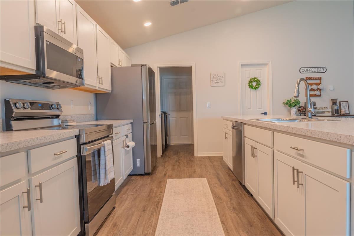 909 MONTGOMERY LANE — photo 7 of 30