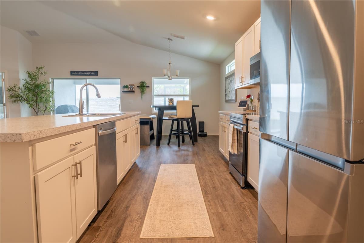909 MONTGOMERY LANE — photo 10 of 30