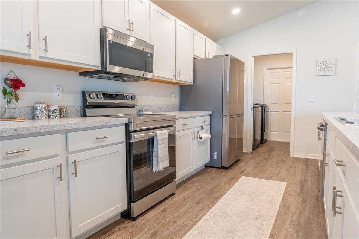 909 MONTGOMERY LANE — photo 9 of 30