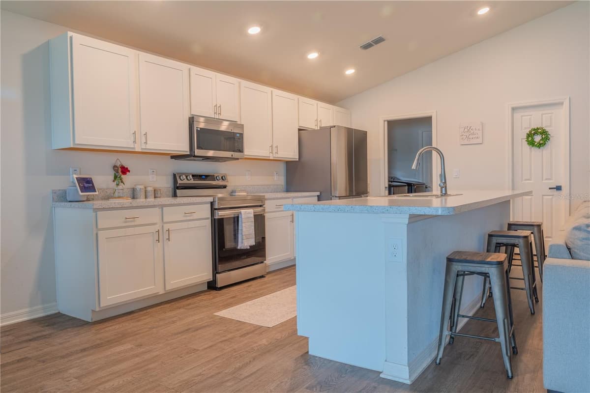 909 MONTGOMERY LANE — photo 8 of 30