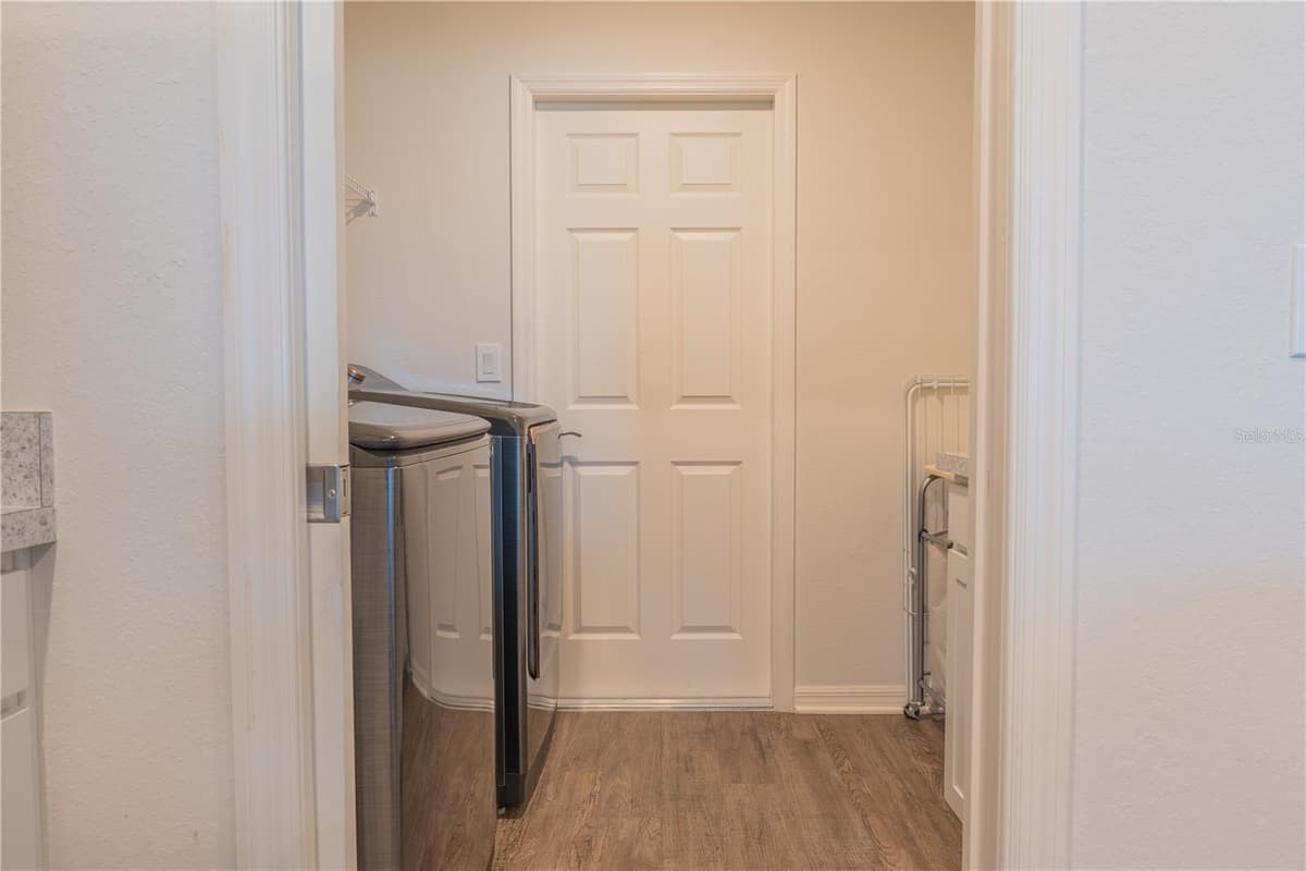 909 MONTGOMERY LANE — photo 12 of 30