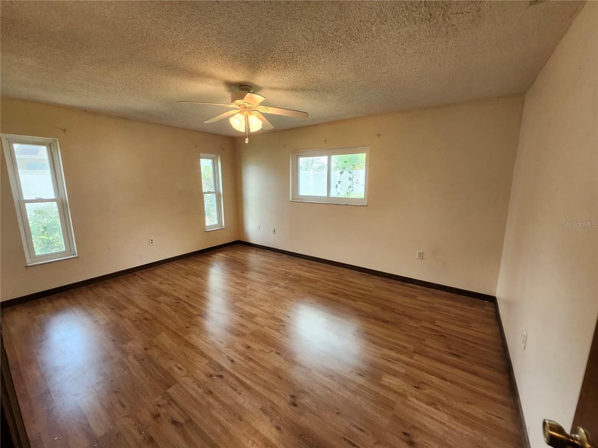 10115 HAYWARD ROAD — photo 8 of 15