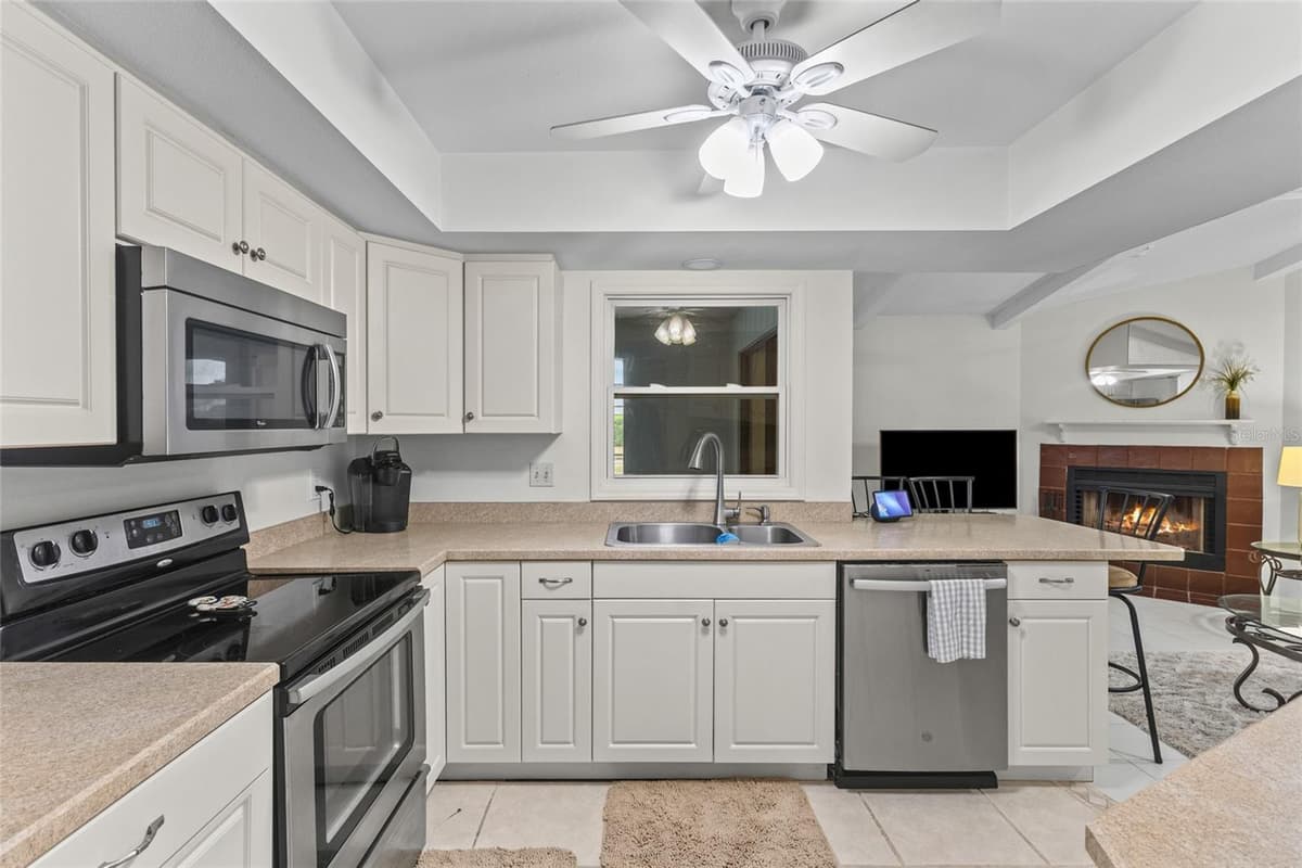 4308 PASADENA CIRCLE — photo 10 of 46